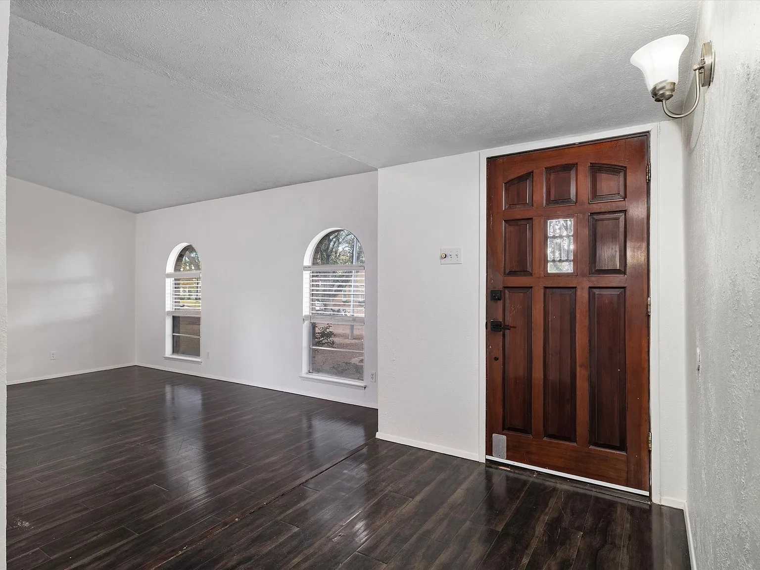 4 bed, 2111 sqft, $2,750 — Photo 3
