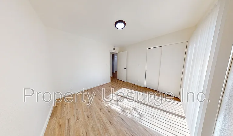 1450 Victor Ave #B — Photo 6