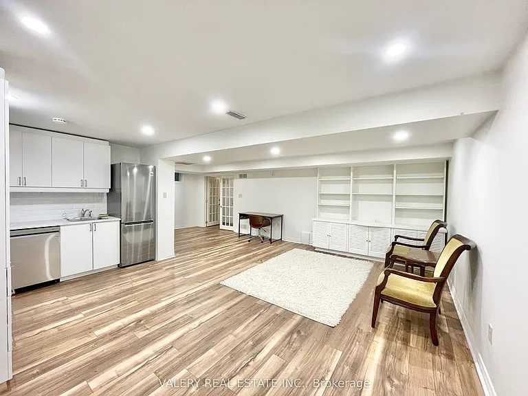 12 Weatherstone Ct #LOWER — Photo 2
