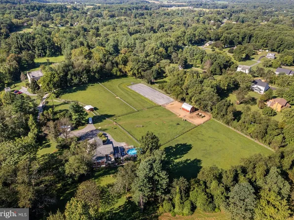 12280 Howard Lodge Dr, Sykesville, MD 21784