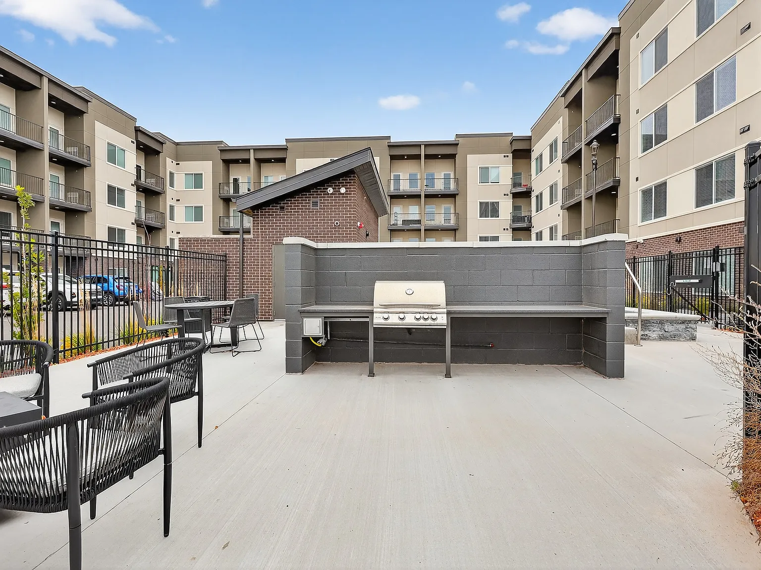 Riverwalk Apartments — Photo 2