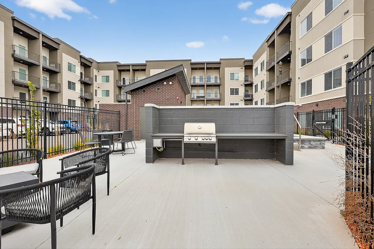 Building Photo - Riverwalk Apartments