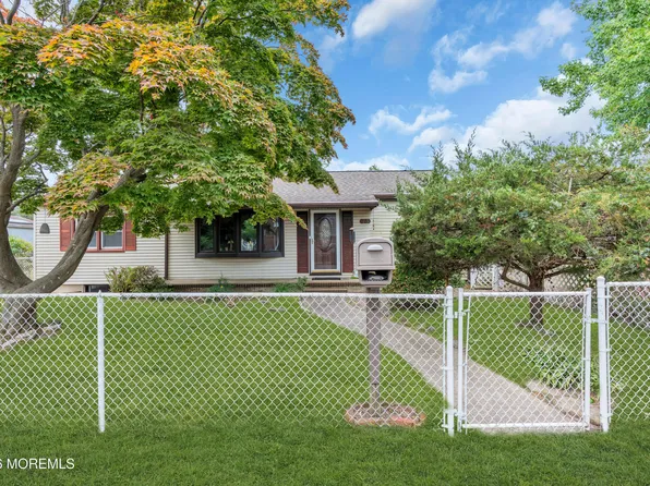 73 Locker Street, Beachwood, NJ 08722