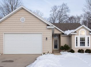 5916 Grand Oaks Dr NE, Comstock Park, MI 49321