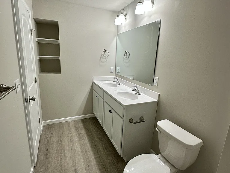226 Rojan Rd — Photo 17