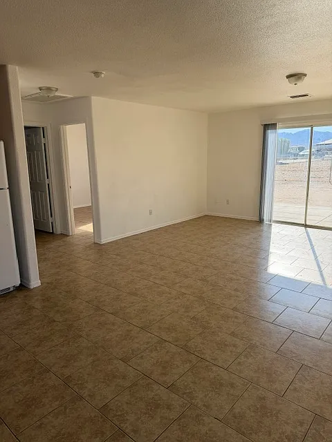 3 bed, 1070 sqft, $1,500 — Photo 3