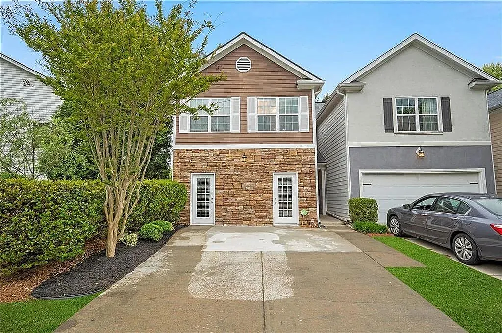 3 bed, 2104 sqft, $2,500 — Photo 1