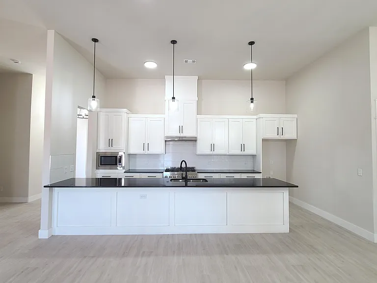 9304 SW 35th St — Photo 6