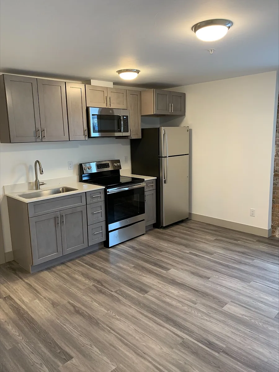 Building Photo - 86 N Weaver St #3
