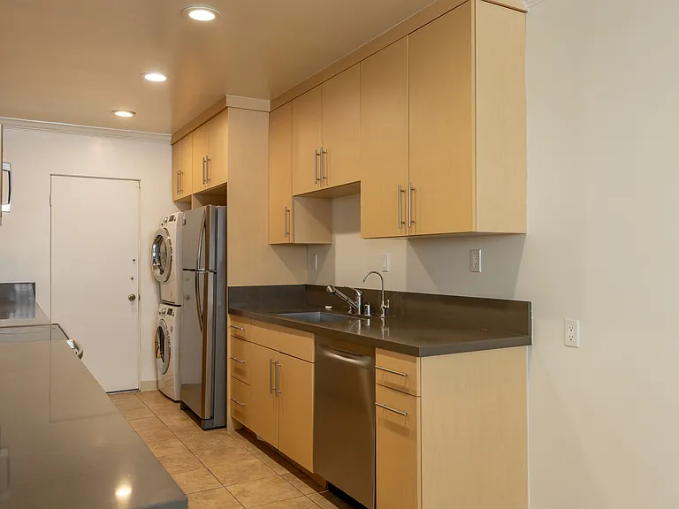 1539 N Laurel Ave #103 — Photo 11