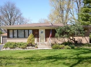 2250 Greenfield Dr, Glenview, IL