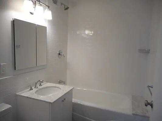 Rented by Carlyle Property Management | media 19