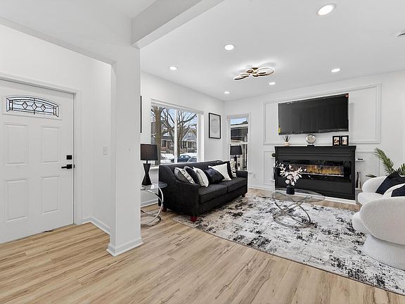 3rd image of 445 North 39th STREET