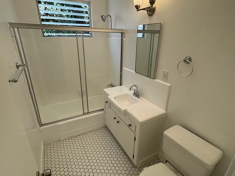 The Russell Riviera — Photo 18