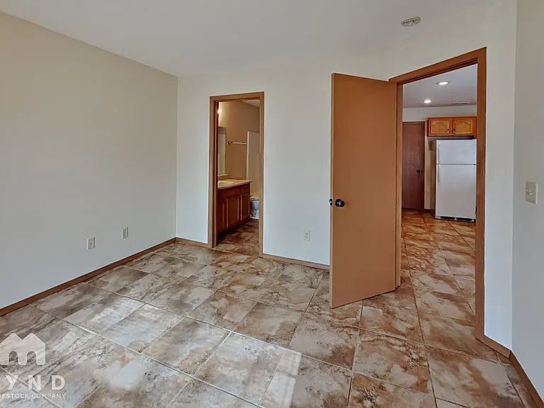 1120 S Clifton Ave — Photo 11