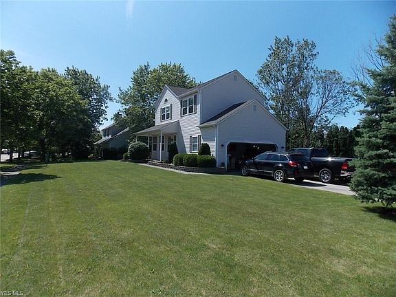 2nd image of 921 Marshall Ct