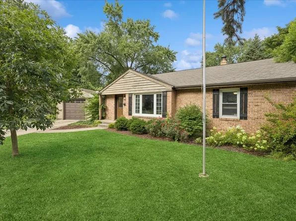 100 Elm St, Crystal Lake, IL 60014