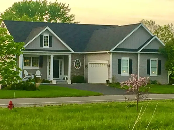 3852 Chatham Ln, Canandaigua, NY 14424
