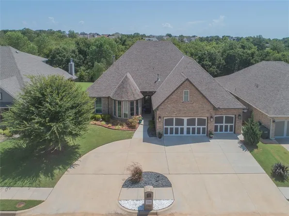 3108 Hunter Crest Dr, Edmond, OK 73034