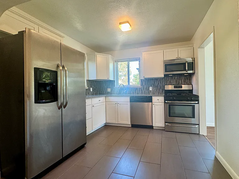 1925 W 39th Ave — Photo 4