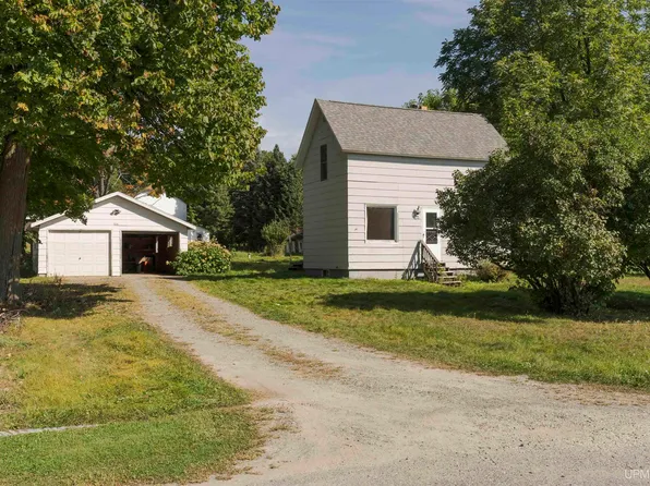 114 5th St, Crystal Falls, MI 49920