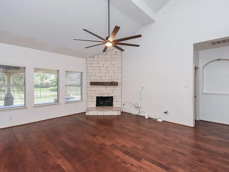 16915 Locust Springs Dr — Photo 10