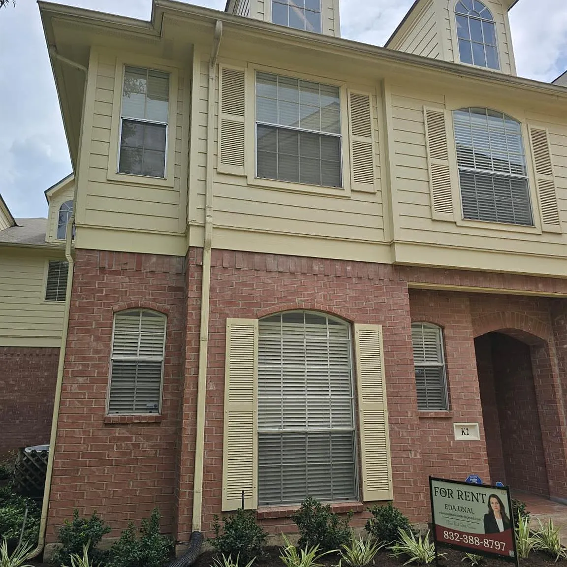 2 bed, 2.5 bath, 1252 sqft, $1,800 — Photo 1
