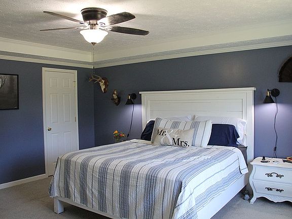 Master w/2x walk in closets