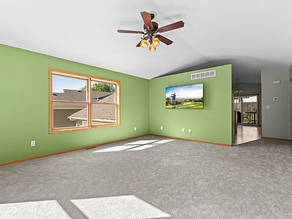 3rd image of 829 4th Ave NE
