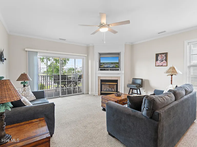 2555 Saint James Dr #304 — Photo 4