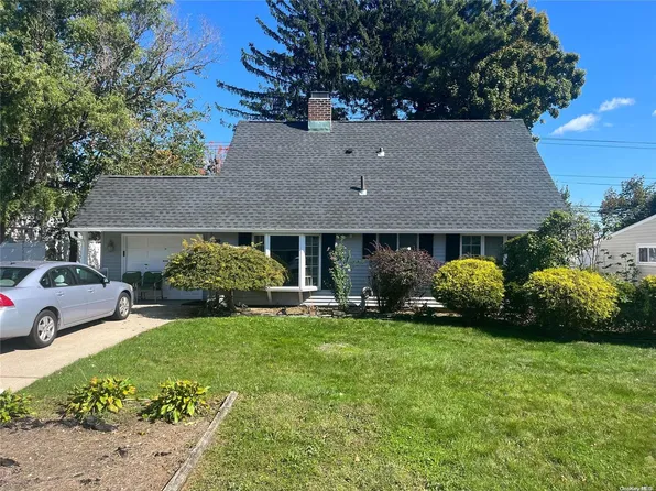 69 Blacksmith Road, Levittown, NY 11756