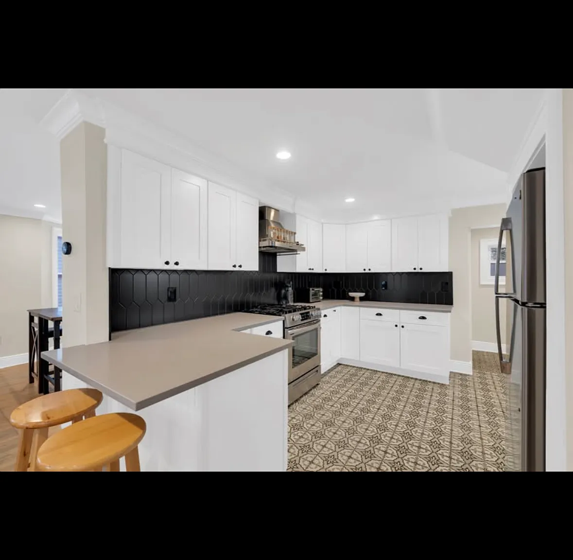 3 bed, 1500 sqft, $3,950 — Photo 1