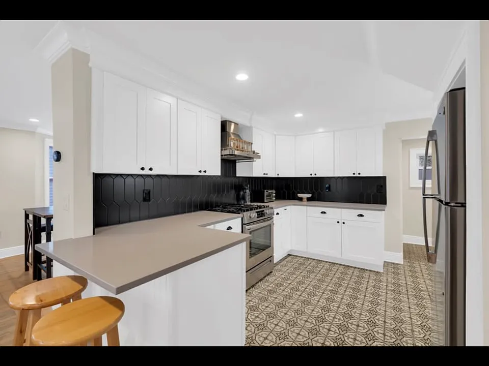 605 2nd Ave #2