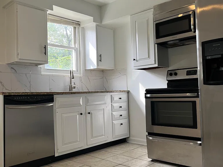 939 E 14th Ave — Photo 9