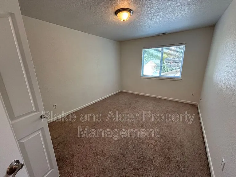 345 Norway St NE — Photo 27