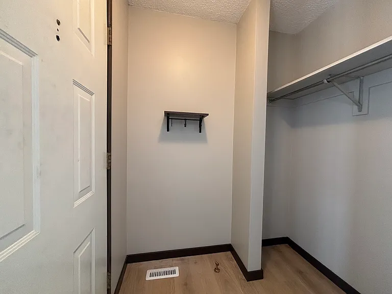 67 Castledale Way NE — Photo 2