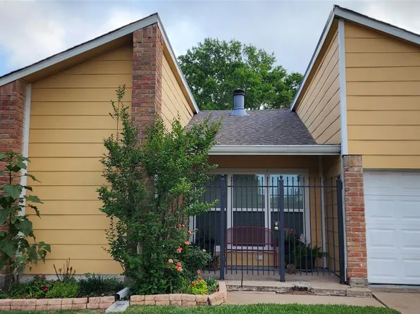 3451 Golders Green Dr, Houston, TX 77082