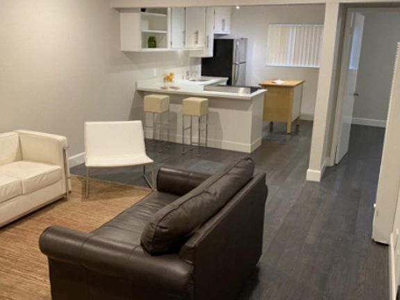 "Open kitchen" floor plan.