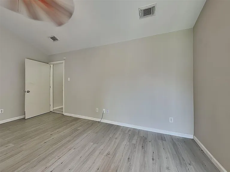 12811 Roandale Dr — Photo 3
