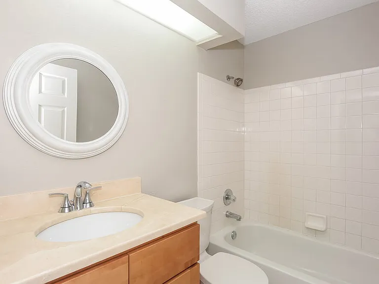 2047 Sarah Louise Dr — Photo 13