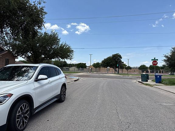 4th image of 703 Snake Dr