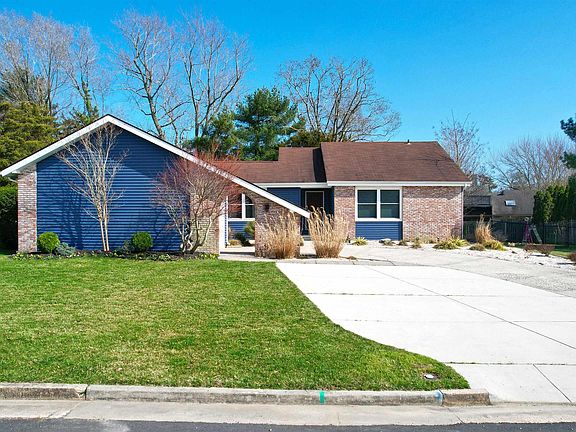 2nd image of 404 Leenie Ln
