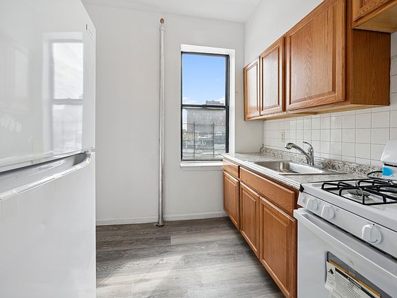 3rd image of 420 W 146th St #12