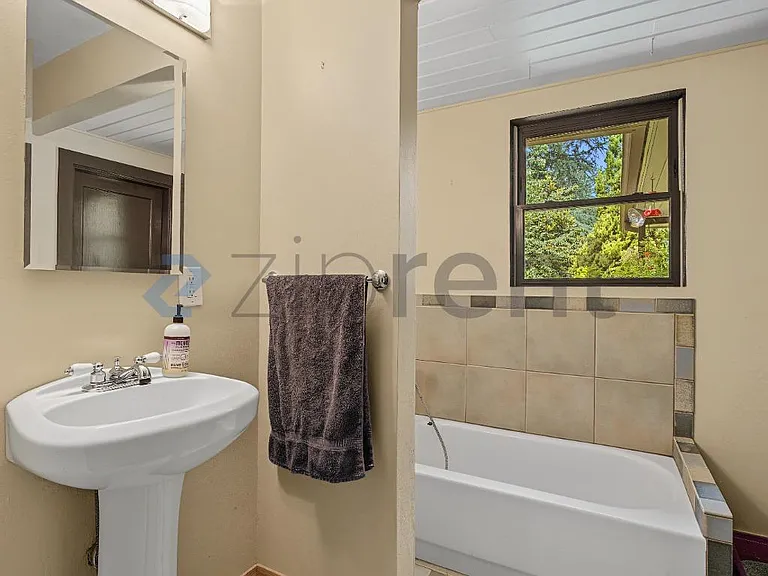 920 SW Stephenson Ct — Photo 18