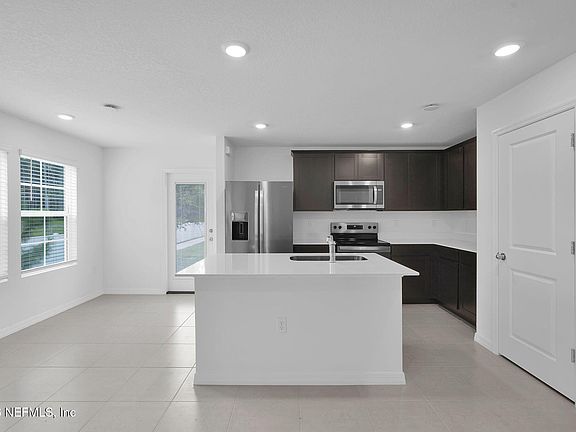 5th image of 10135 WHISTLING PNE Court
