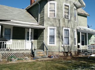 304 W Chestnut St, Freeport, IL 61032