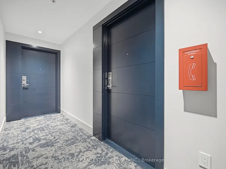 75 James St S #3015 — Photo 20