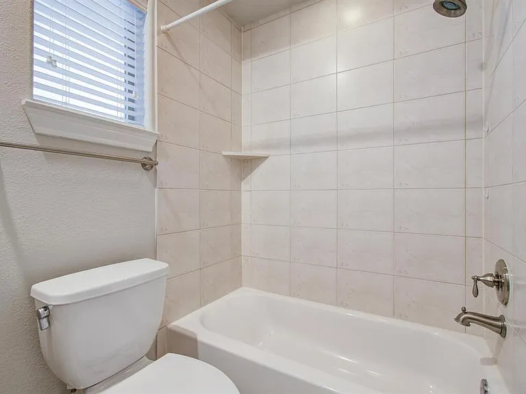610 Delano St — Photo 22
