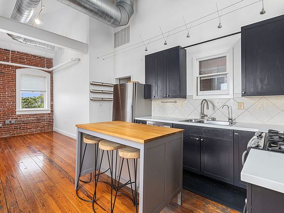 5th image of 755 Westminster St