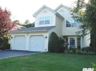 23 Cloister Ln, Middle Island, NY 11953